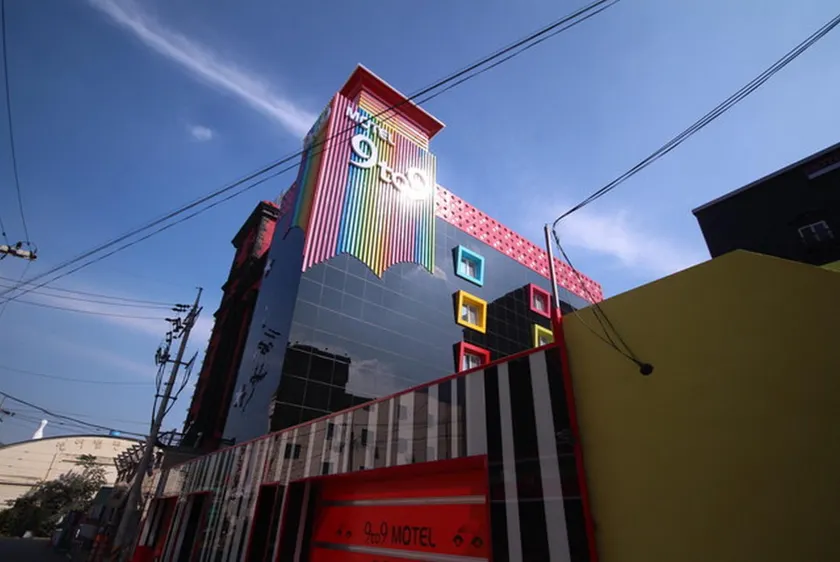 9 to 9 motel - Image 1