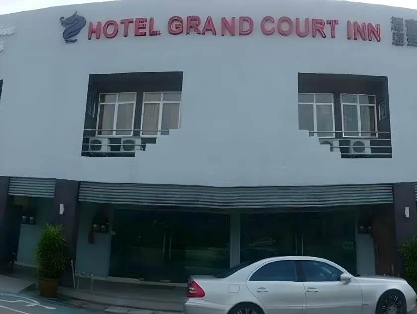 Hotel Grand Court Inn - Image 1
