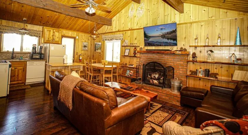 Big Wood Pines - Relaxing home with a large fenced yard for your furry friends to enjoy! - Image 1