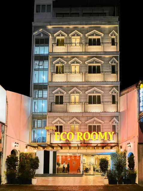 Eco Roomy Hotel - Image 1