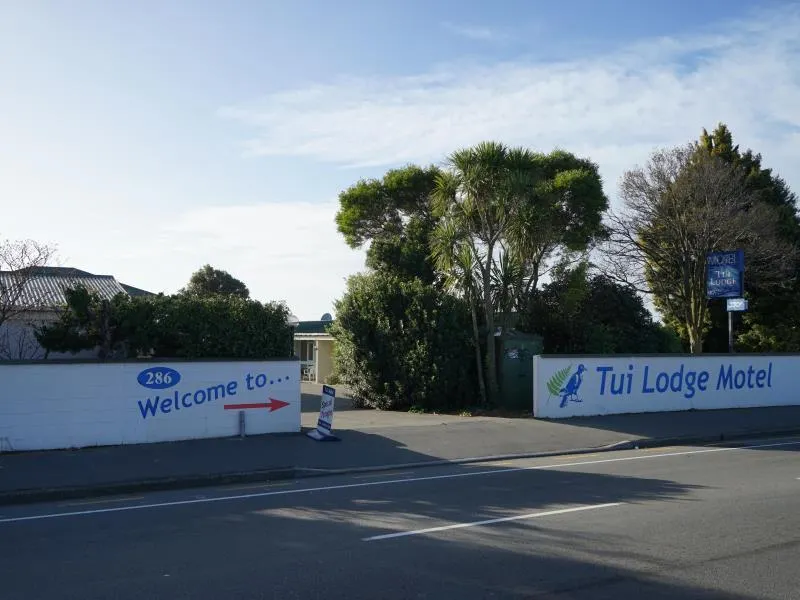 Tui Lodge Motel - Image 1