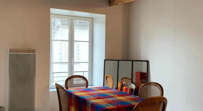 Chez Burons&Bouchons, Le Refuge Gourmand et Authentique - Image 1