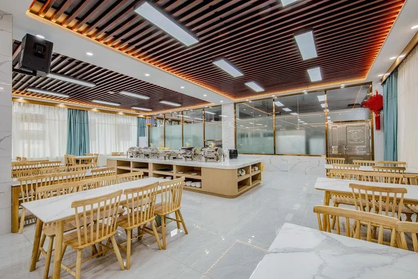 Chuxiong Yuyu Holiday Hotel - Image 1