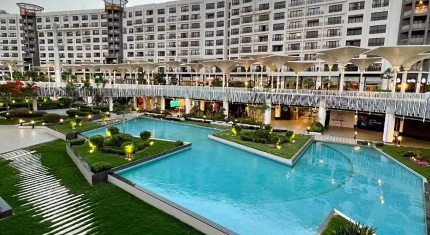 Lovely2 rooms duplex with pool in front AUC - Image 1