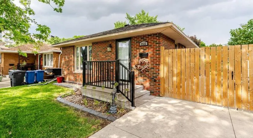 Full house - 5 bed, 2 bath - Image 1