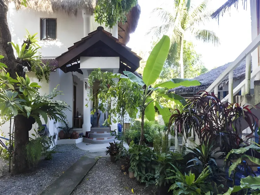 Lanterna Hotel Boracay - Image 1