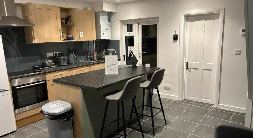 The Grove En-Suite Rooms - Image 1