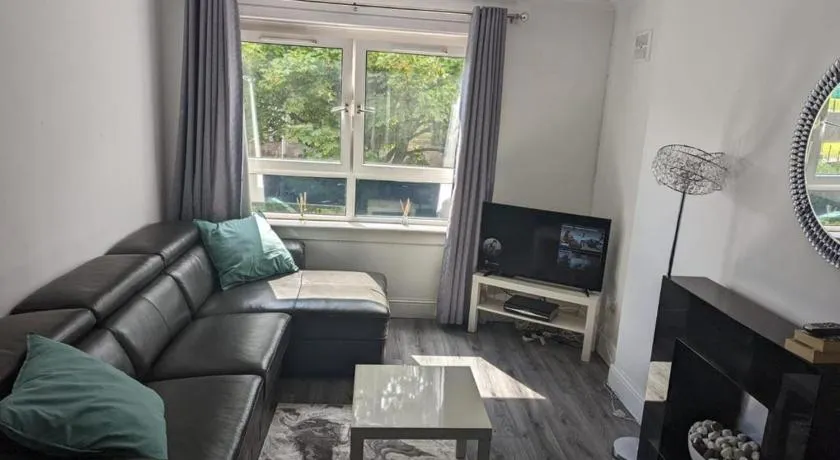 Central 1-Bed Apt Sleeps 4 5 mins to Station - Image 1