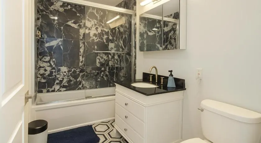 Coastal Stay 2 Modern Ocean View Apartments Walk to Beach 4 Free Parking Spaces - Image 1