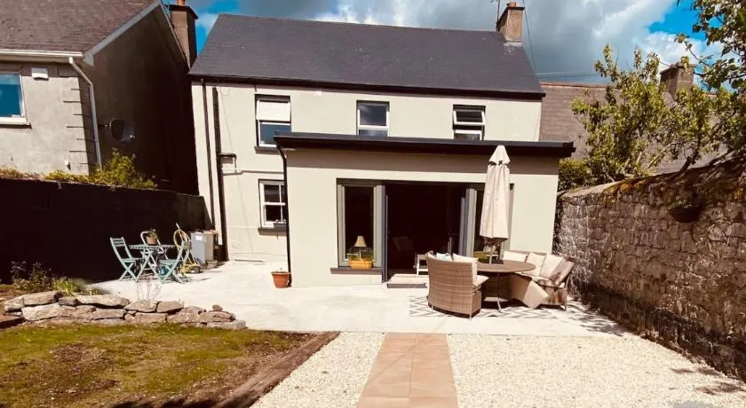 Cashel town house 4 bed - Image 1