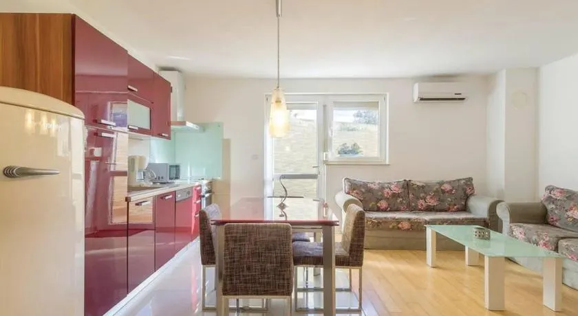 Vita Garden Apartment 85 m2 Private Entrance & 100 m2 Terrace - Image 1