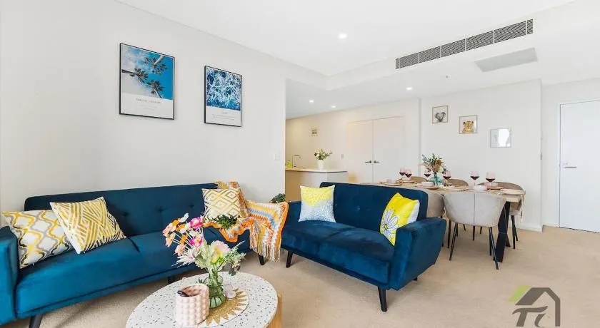 3 bedroom apartment in the bustling neighborhood of Arncliffe - Image 1
