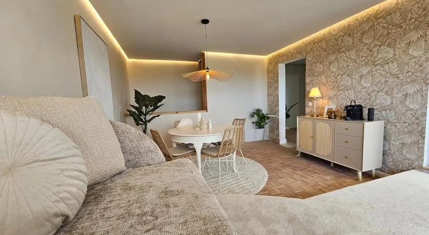 Stylish Forest View - Apartment - Image 1