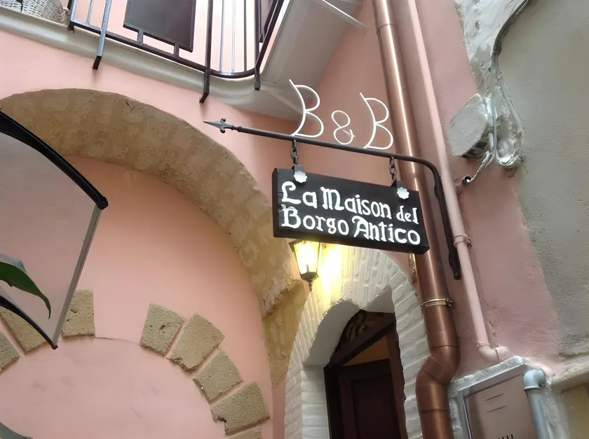 B&B La Maison Del Borgo Antico - Image 1