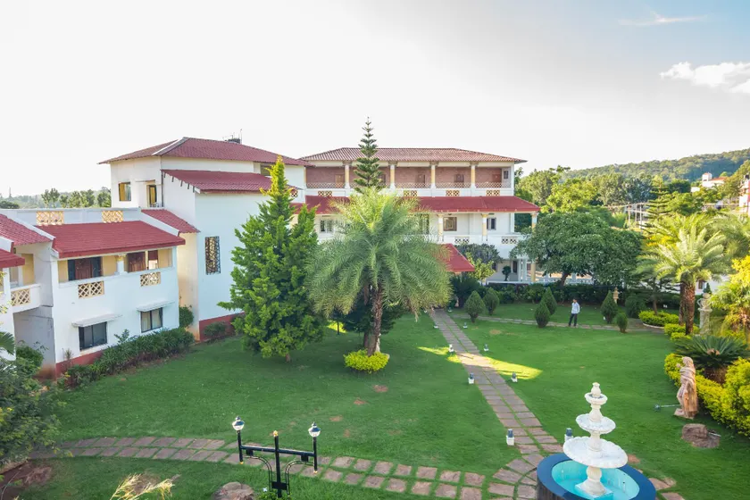 Hotel Landmark - Image 1