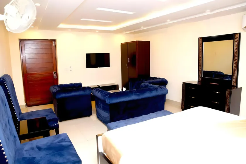 Hotel Noor Plaza - Image 1