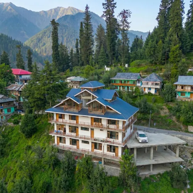 Nesto Stay and Cafe, Shoja Jibhi - Image 1