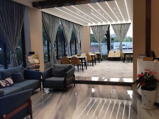 Huayuan Hotel - Image 1