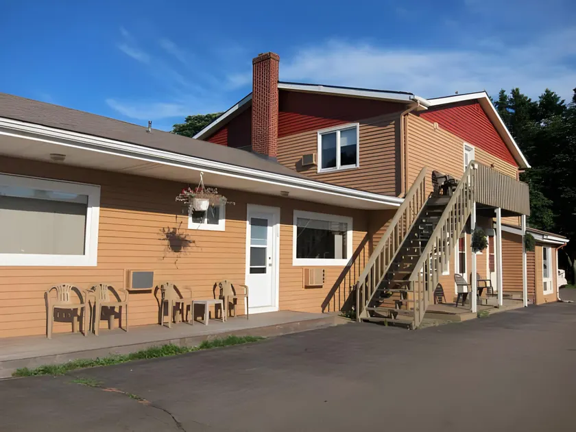 Shine Motel - Image 1