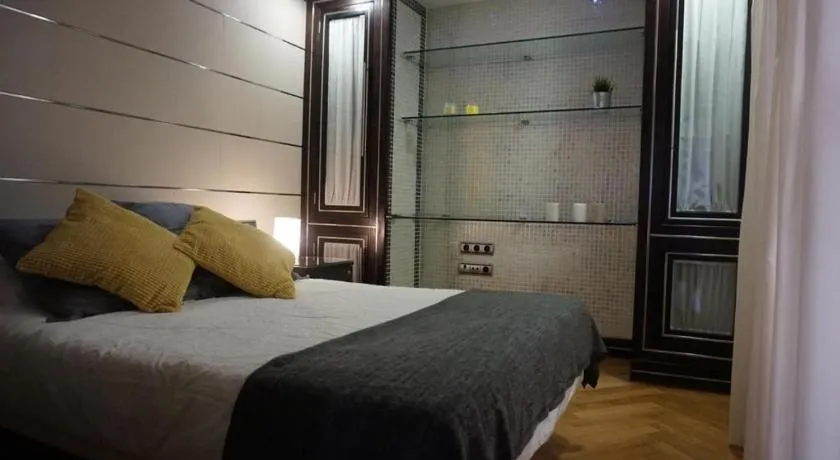 Apartamento Estación María Zambrano y Playa - Image 1