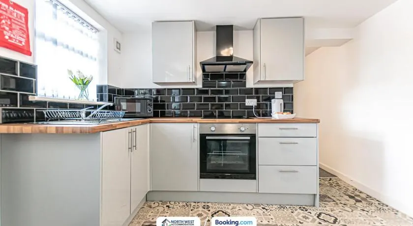 Modern Serviced Apartments in St Helens with Free WiFi Ideal for Leisure or Work Stays by North West Accommodation - Image 1