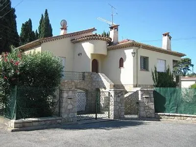 STUDIO classé 3 étoiles 10 mn Cannes - Image 1