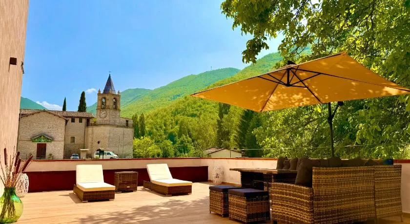 Locazione Turistica al Castello di Scopoli, situata tra Pale e Rasiglia sulla via Francigena a due passi da Sellano Foligno Assisi e Spoleto - Image 1
