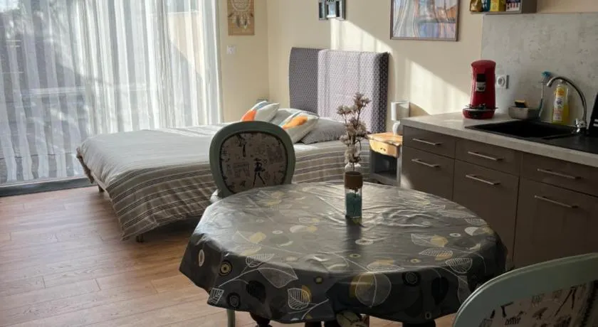 Studio pour 2 personnes à Tonnay Charente - Image 1
