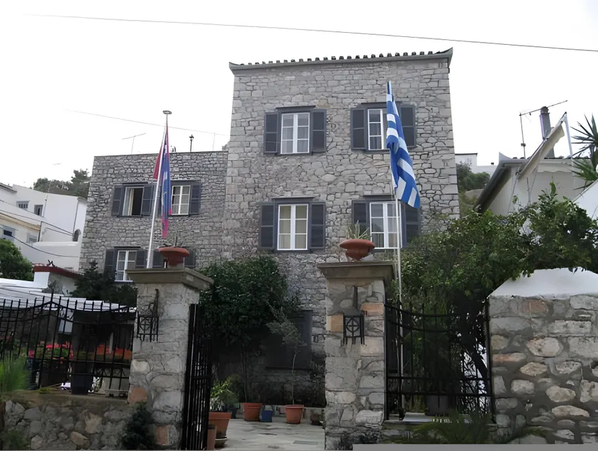 Mistral Hotel - Image 1