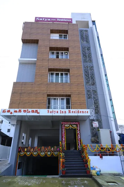 Hotel Satya Inn - Image 1