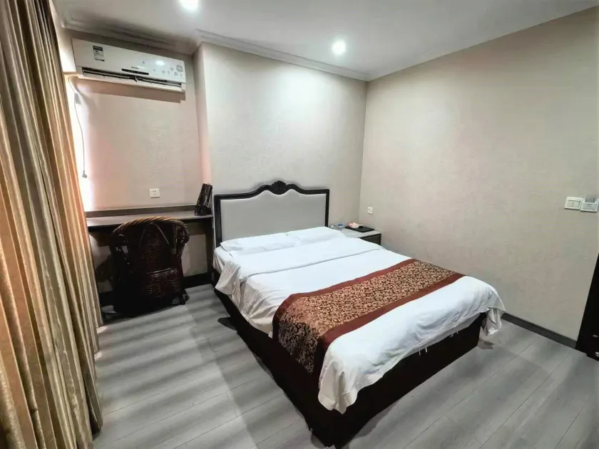 Xinglong Business Hotel - Image 1