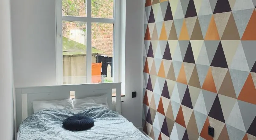 Rooms4Less - Image 1