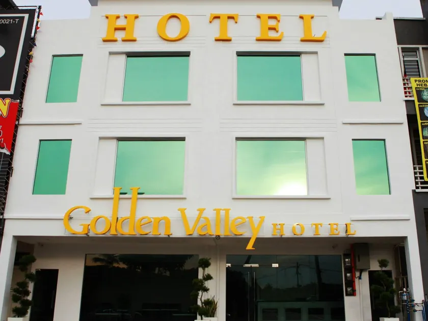 Golden Valley Hotel - Image 1