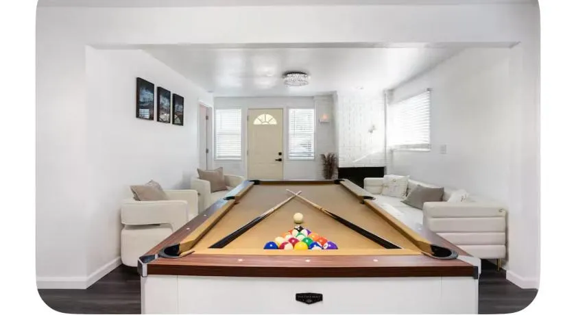 Pool Table, Games, Treasure Island Beach 10 mins, Fun Beach House! - Image 1