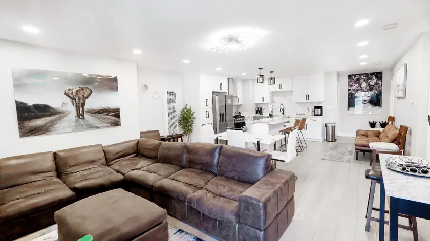Exotic Homes Gillespie Dr by SD stay - Image 1