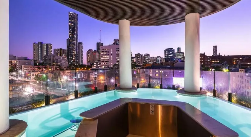 BREATHTAKING Sunset view apartment, BEST Location in the city - Image 1