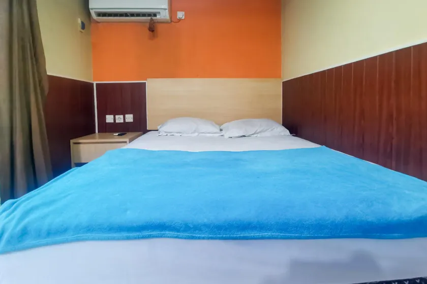 Hotel Container Inn Puncak Mitra RedDoorz - Image 1