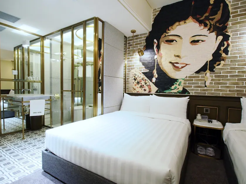 King's Hotel - Image 1