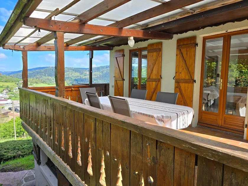 Chalet sous les sapins, calme, superbe vue avec piscine et sauna - Image 1