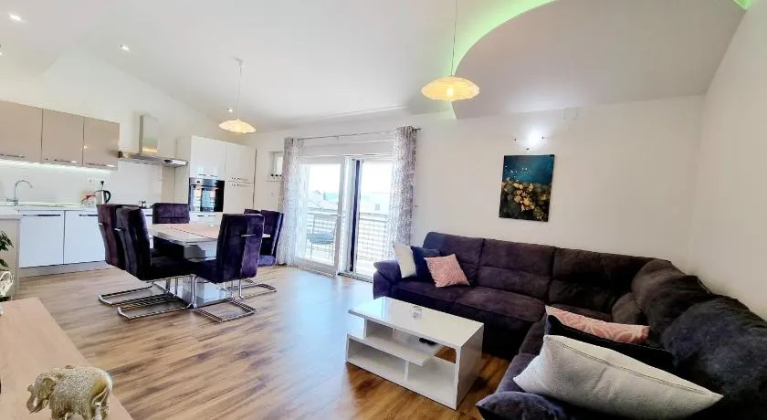 T&A apartments with jacuzzi and barbecue - Image 1