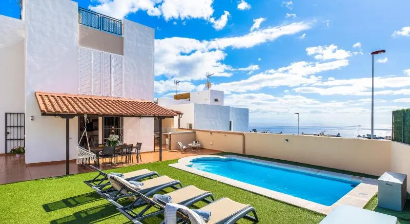 Villa Trueno Refugio de Lujo con Piscina Climatizada y Vistas - Image 1