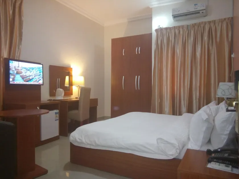 Kifina Emerald Hotel - Image 1