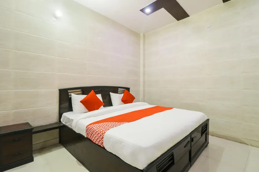 Hotel O Mayur Palace - Image 1