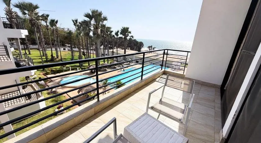 Sea Side Luxurious Apartment - Image 1