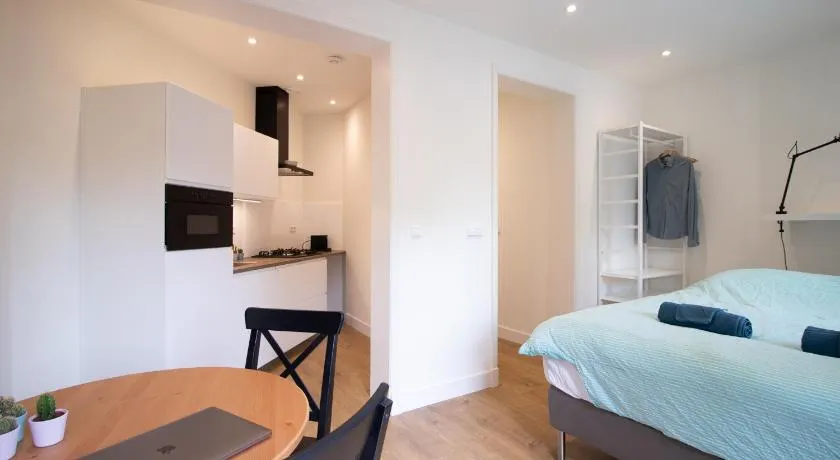 Escamp Apartments - Image 1