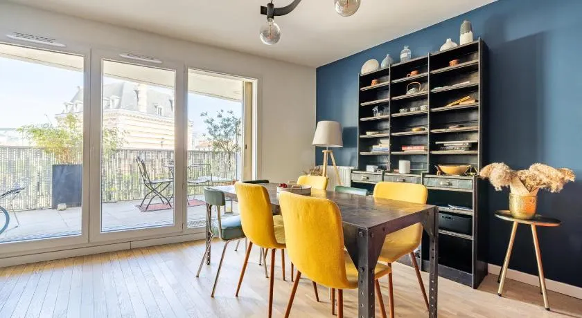 Modern Spacious flat with Terrace, Parking near Metro - Image 1