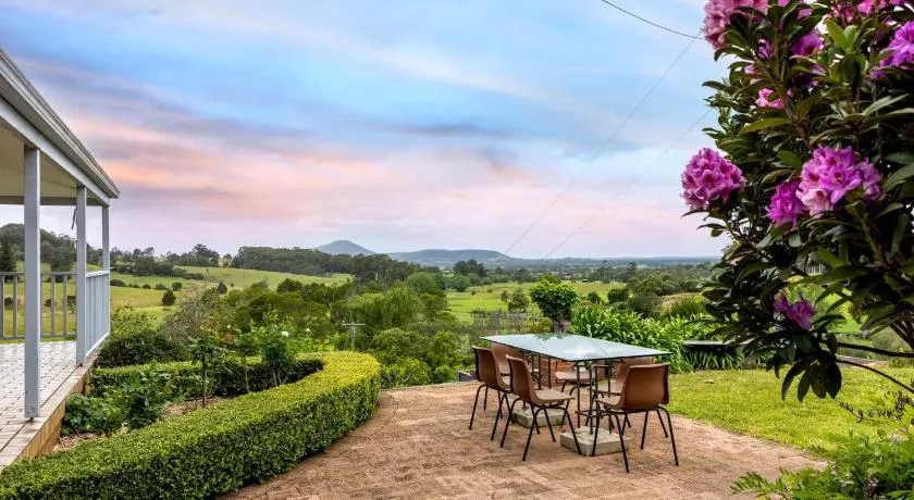 Olive Grove - Pet Friendly with Fireplace - Image 1