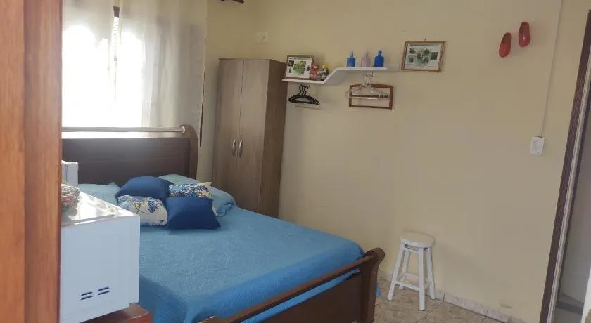 QUARTO CONFORTAVEL COM GARAGEM - Image 1