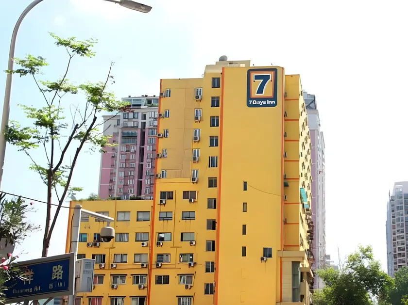 7 Days Inn Wuhan Jianghan Road Jiqing Street Metro Station - Image 1
