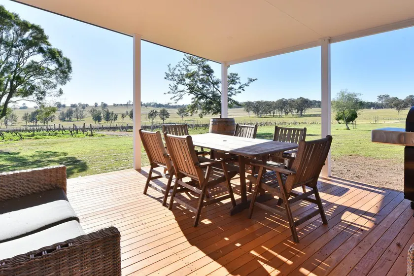 Kinloch Cottage stunning renovated to new on Daisy Hill Vineyard - Image 1